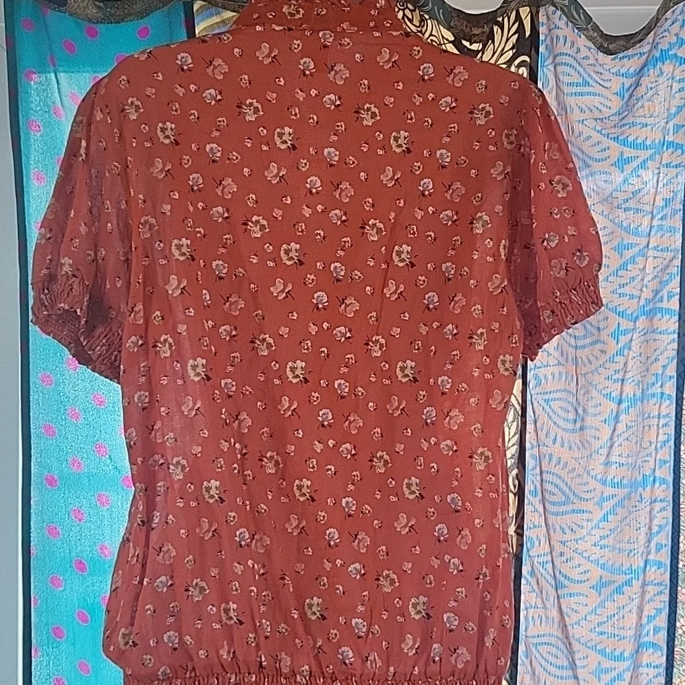 Lightweight Floral Ruffle Top - Picture 5 of 5
